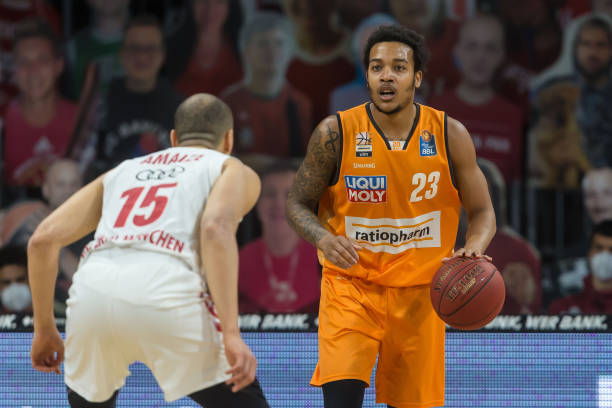 皮球带着旋 皮球带着旋