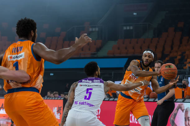 通过抢断与 通过抢断与