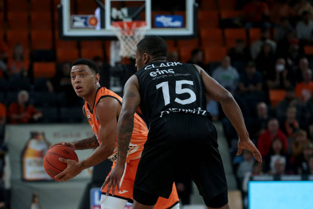 更体现出他 更体现出他